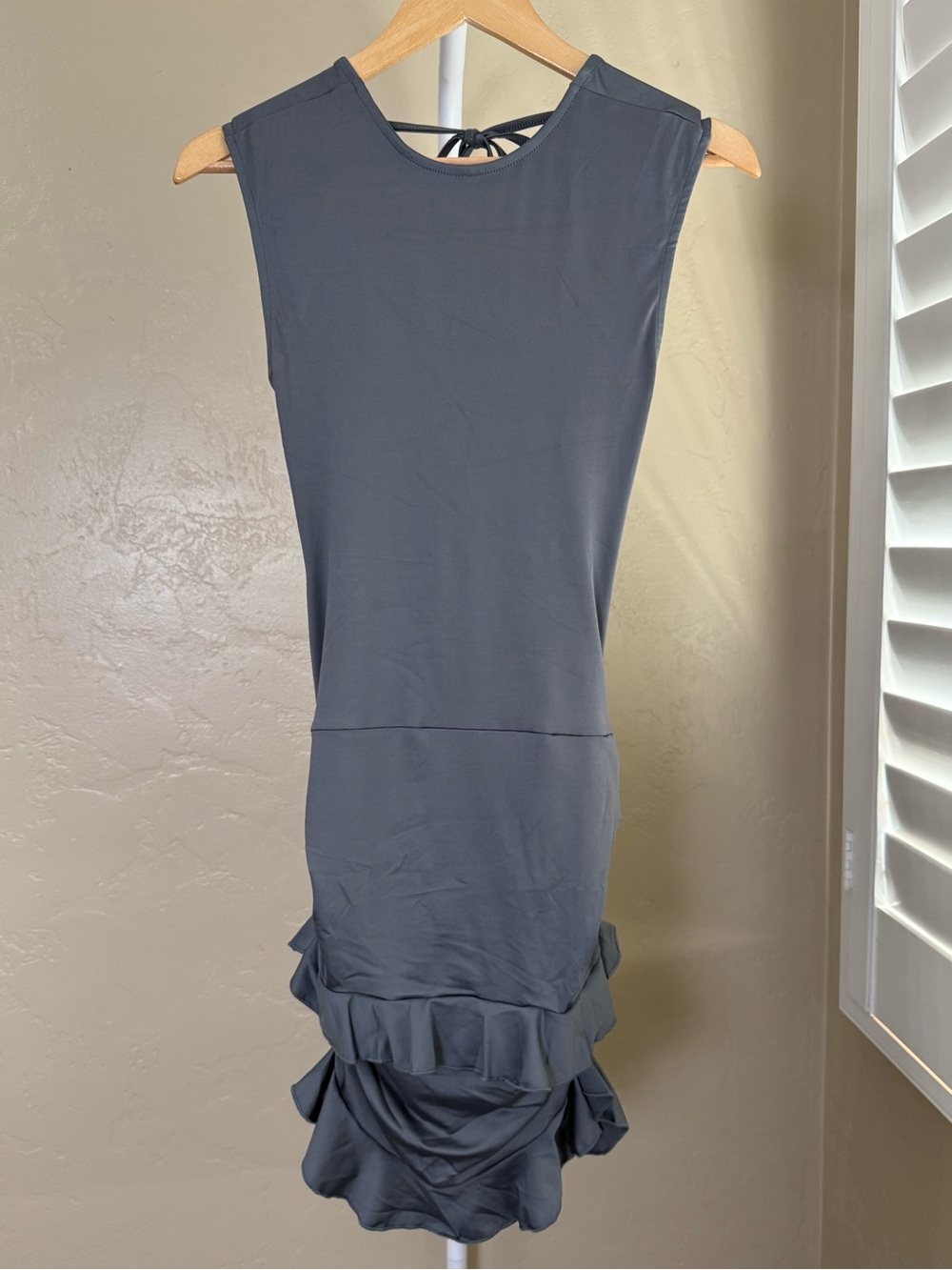 Commense Open Back Ruffle Bodycon Mini Dress Slate Gray Small NWT Ruffles - Picture 3 of 9